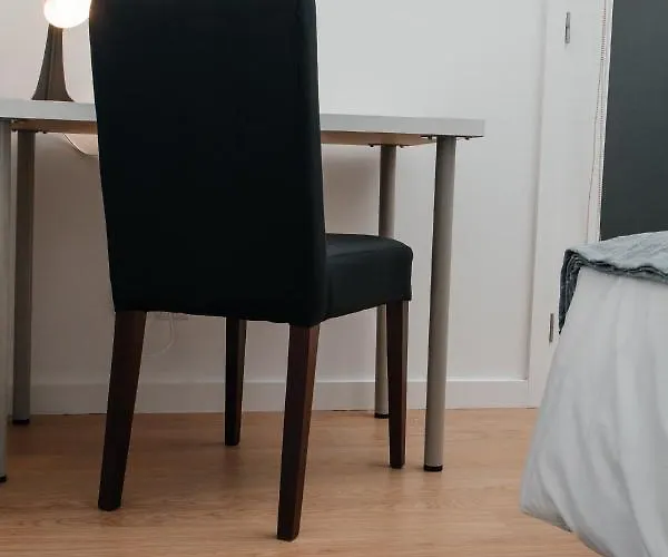 ゲストハウス Julio De Matos 3*